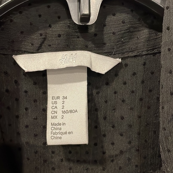 Black blouse with dotted detailing and neck tie from H&M (2) - Picture 3 of 3